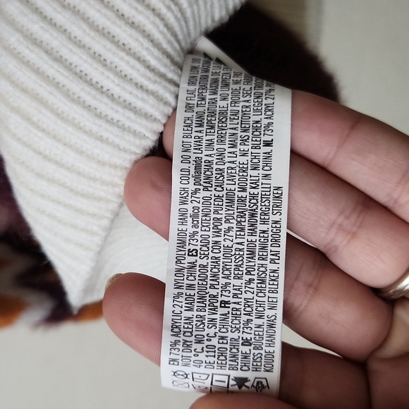 Influencer Cozy Turtle Neck Sweater Small Aztec Tribal Fall Winter Photo Shoot - Picture 5 of 8